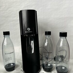 SodaStream E-Terra Carbonator Machine in Black with Reusable Bottles